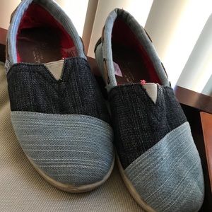 REDUCED TOMS denim slip on shoes w/ leather strap